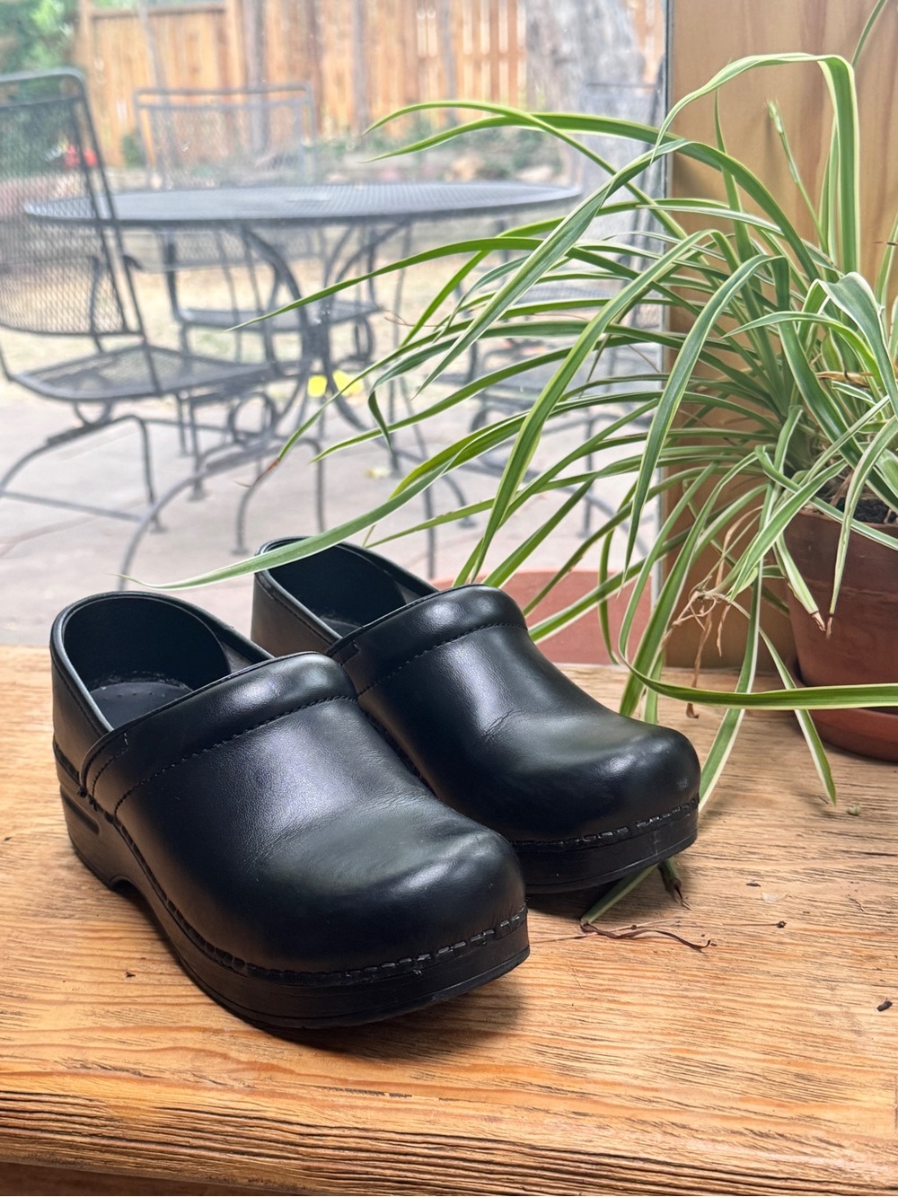 Dansko Professional Clogs / Size 37 - Black, Leather